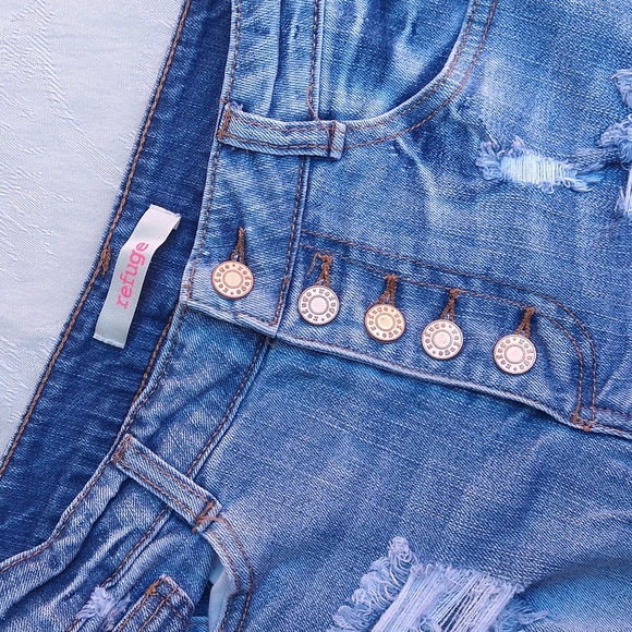 Size 4: REFUGE SHORTS - Picture 3 of 4